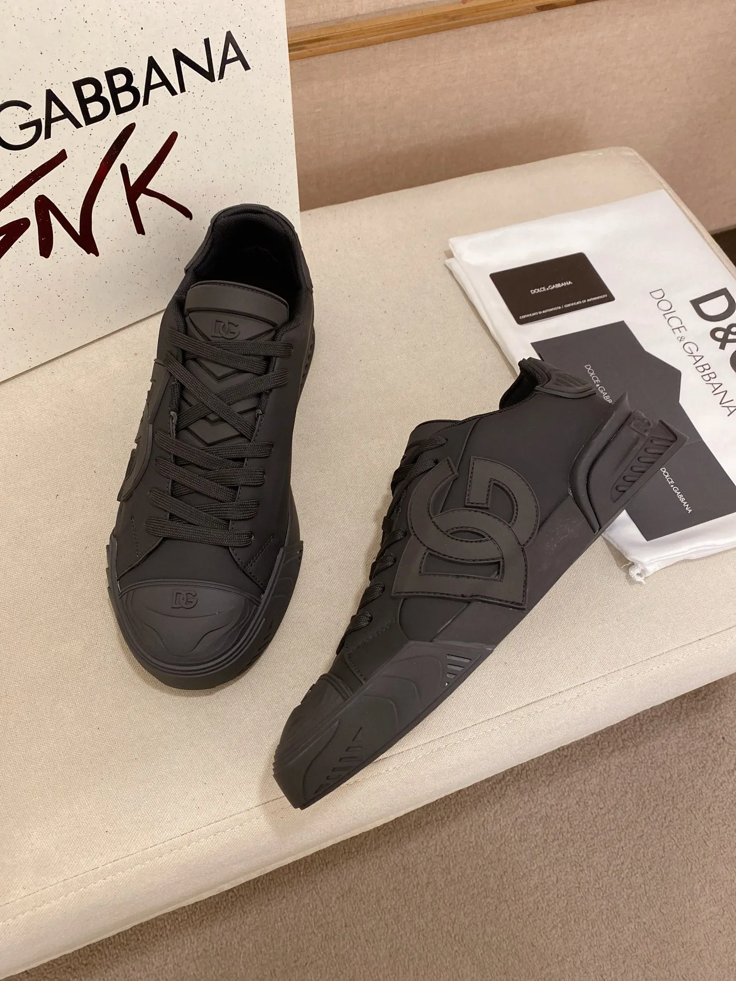 Men's shoes 💰: 660💰 (top quality) The latest sports style DG hot model recommendation, 👉 first launch of men's shoes 😻 I am really crazy about it, top design, impeccable comfort, absolute best-seller, imported cowhide upper, full cowhide lining🐂. Original replica, the latest cool outsole 💥👟Number of codes: 38-44 (45/custom-made, non-refundable)